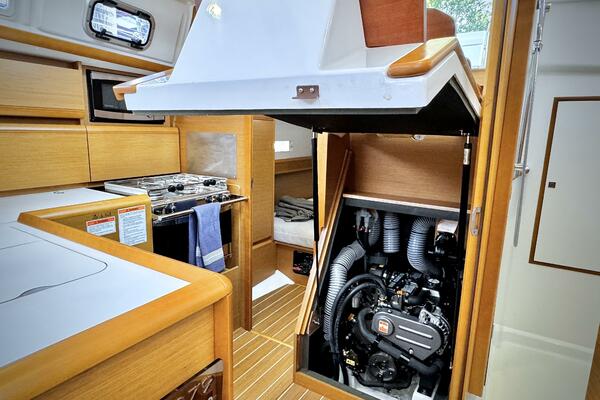 Polaris 37ft Jeanneau Yacht For Sale