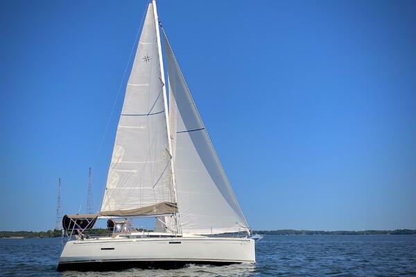 Polaris 37ft Jeanneau Yacht For Sale