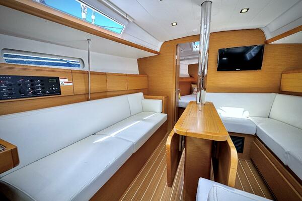 Polaris 37ft Jeanneau Yacht For Sale