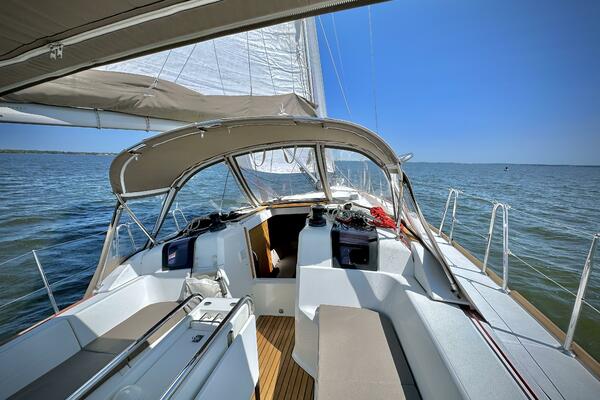 Polaris 37ft Jeanneau Yacht For Sale