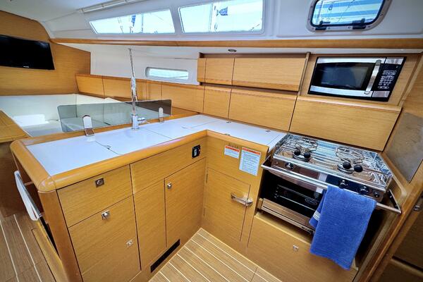 Polaris 37ft Jeanneau Yacht For Sale