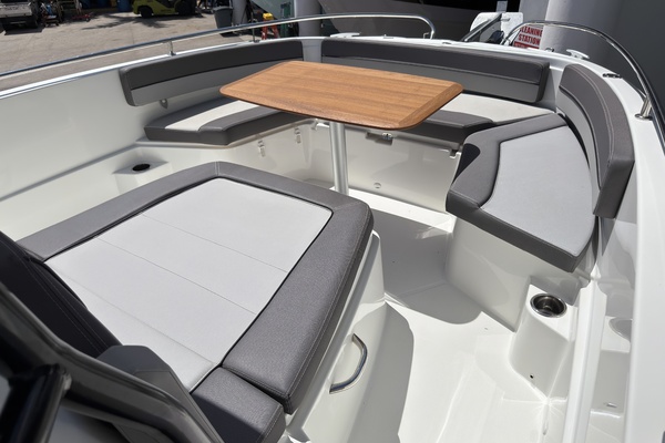 29ft Jeanneau Yacht For Sale