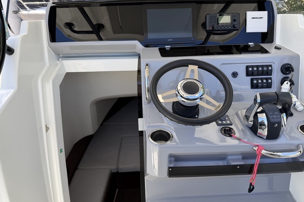 29ft Jeanneau Yacht For Sale