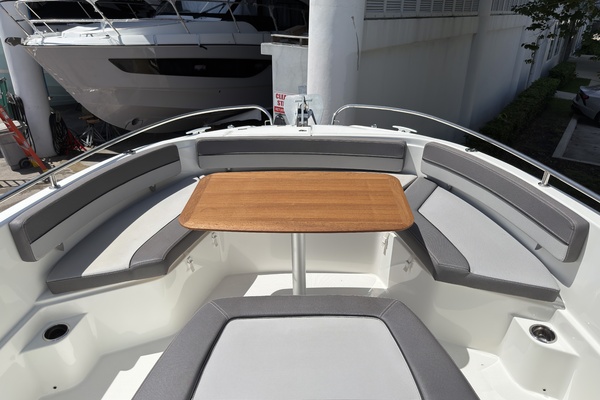 29ft Jeanneau Yacht For Sale