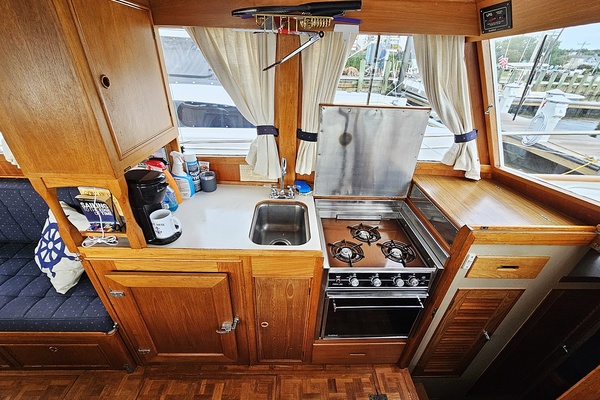 Dawn Treader 32ft Grand Banks Yacht For Sale