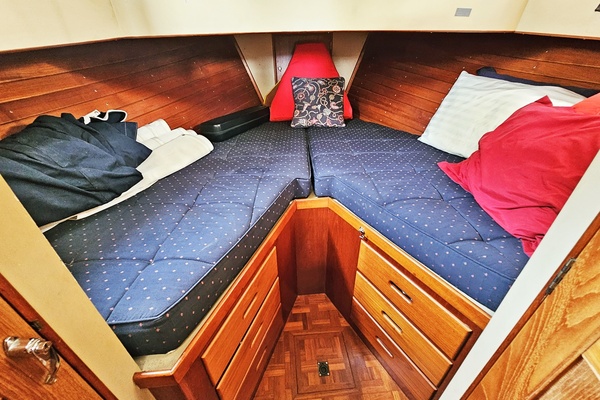 Dawn Treader 32ft Grand Banks Yacht For Sale