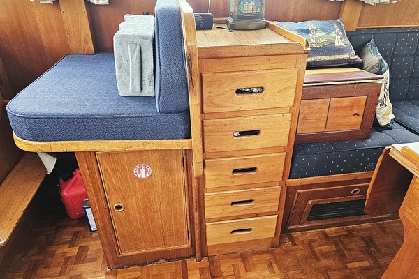 Dawn Treader 32ft Grand Banks Yacht For Sale