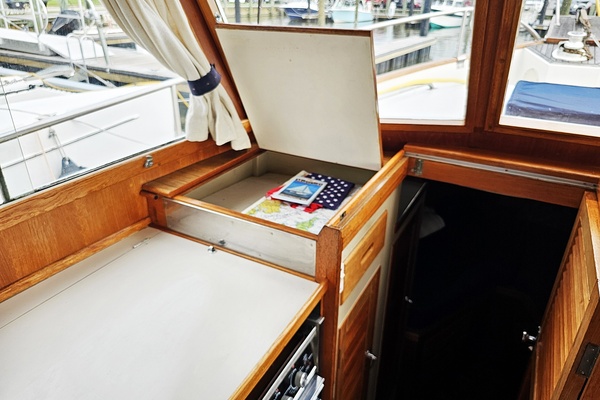 Dawn Treader 32ft Grand Banks Yacht For Sale
