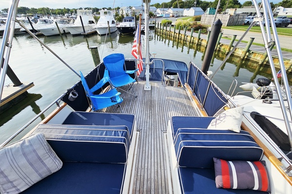 Dawn Treader 32ft Grand Banks Yacht For Sale