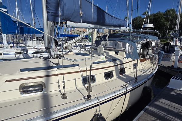 La Sirena 35ft Caliber Yacht For Sale