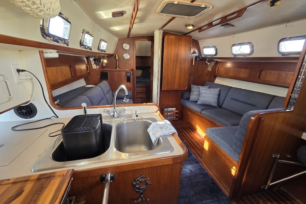 La Sirena 35ft Caliber Yacht For Sale