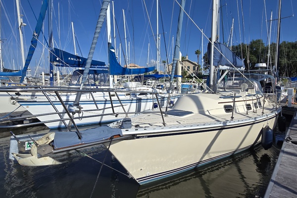 La Sirena 35ft Caliber Yacht For Sale
