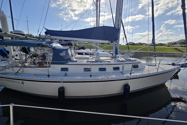 La Sirena 35ft Caliber Yacht For Sale