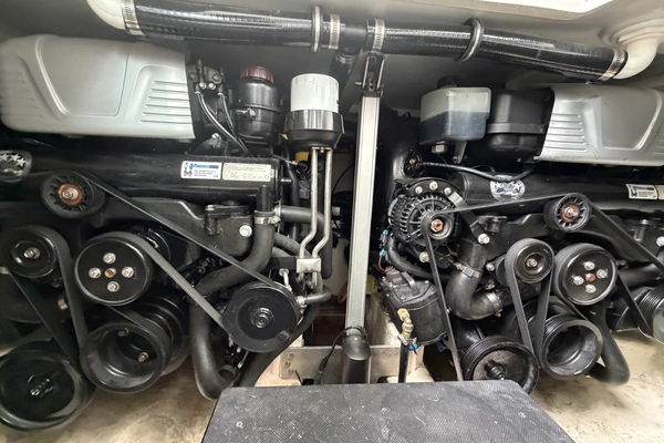 Monterey 360 Sport-Coupe Yacht For Sale