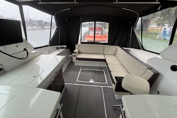 Monterey 360 Sport-Coupe Yacht For Sale
