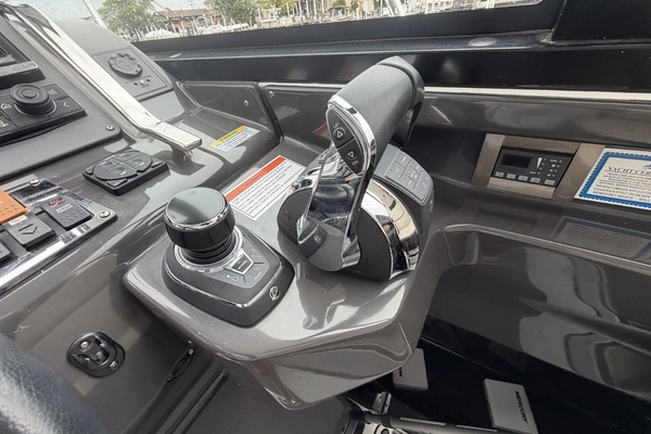 Monterey 360 Sport-Coupe Yacht For Sale