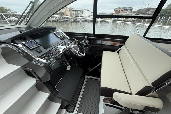 Monterey 360 Sport-Coupe Yacht For Sale