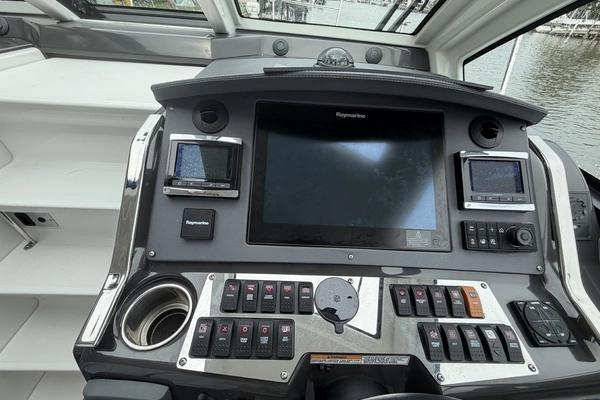 Monterey 360 Sport-Coupe Yacht For Sale