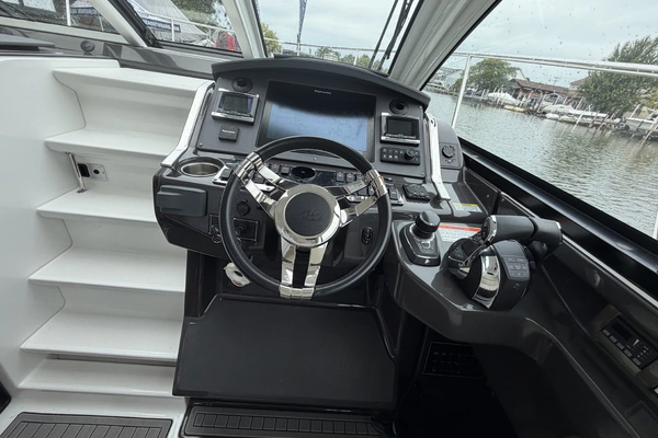 Monterey 360 Sport-Coupe Yacht For Sale