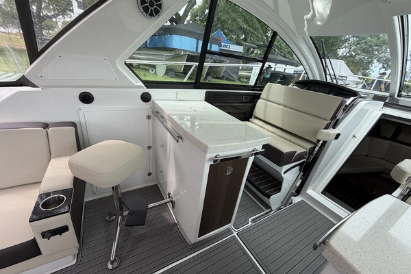 Monterey 360 Sport-Coupe Yacht For Sale