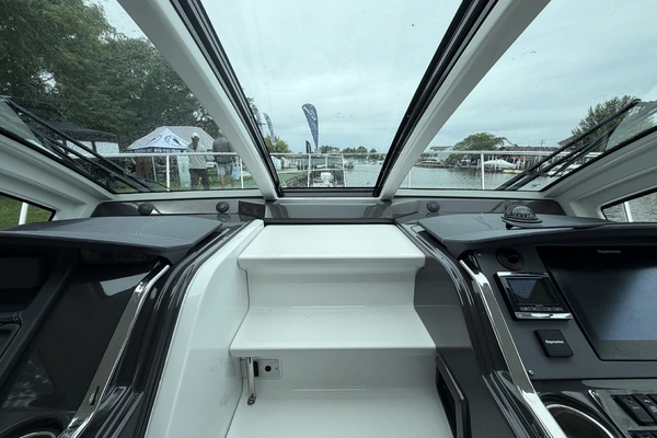 Monterey 360 Sport-Coupe Yacht For Sale