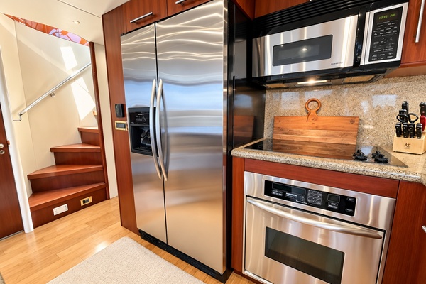 Bamboozled Again 80ft Lazzara Yachts Yacht For Sale