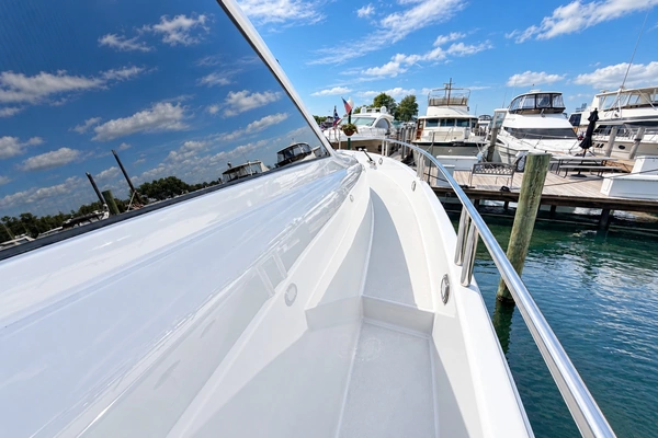 Lazzara Yachts 80 Skylounge Yacht For Sale