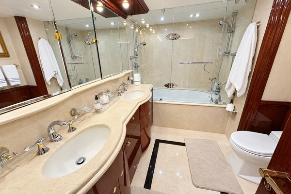 Bamboozled Again 80ft Lazzara Yachts Yacht For Sale