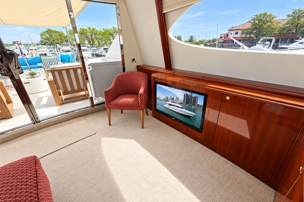 Lazzara Yachts 80 Skylounge Yacht For Sale