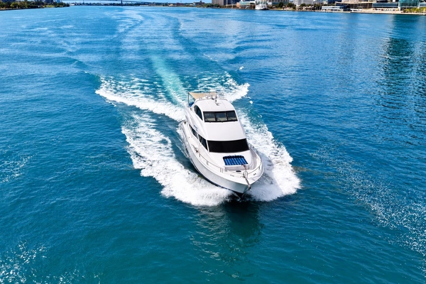 Lazzara Yachts 80 Skylounge Yacht For Sale