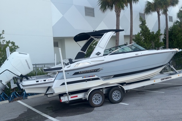 27ft Monterey Yacht For Sale