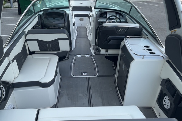27ft Monterey Yacht For Sale