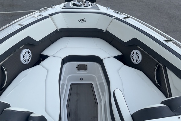 27ft Monterey Yacht For Sale
