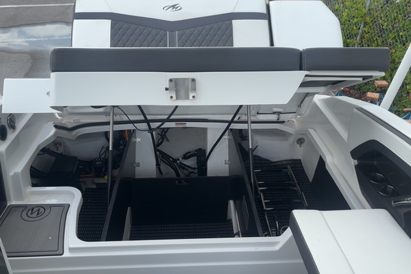 27ft Monterey Yacht For Sale