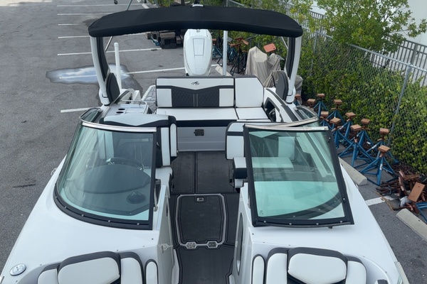 27ft Monterey Yacht For Sale