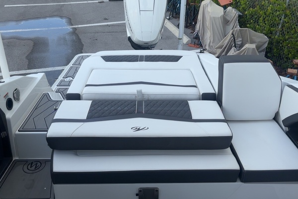 27ft Monterey Yacht For Sale
