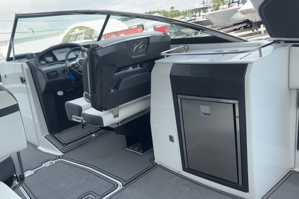 27ft Monterey Yacht For Sale
