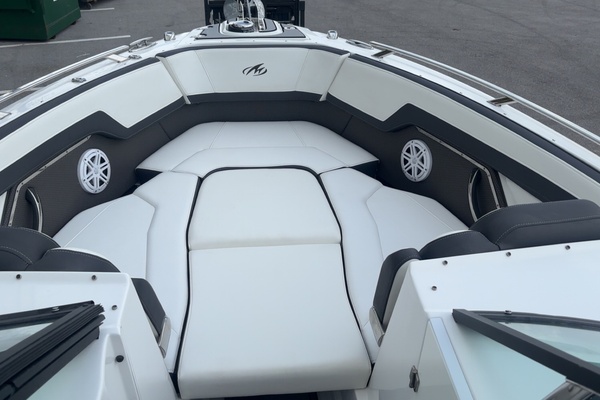 27ft Monterey Yacht For Sale