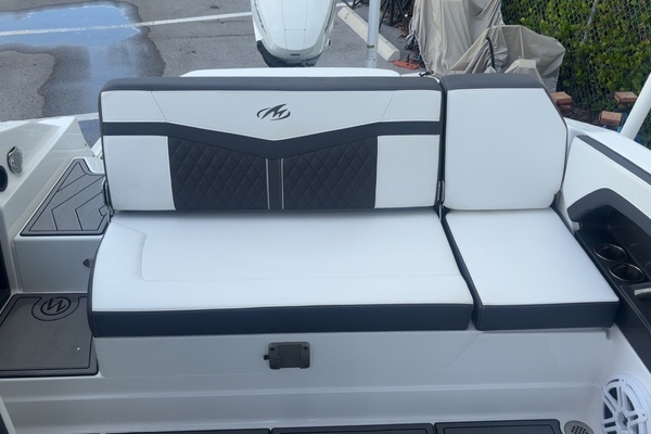 27ft Monterey Yacht For Sale