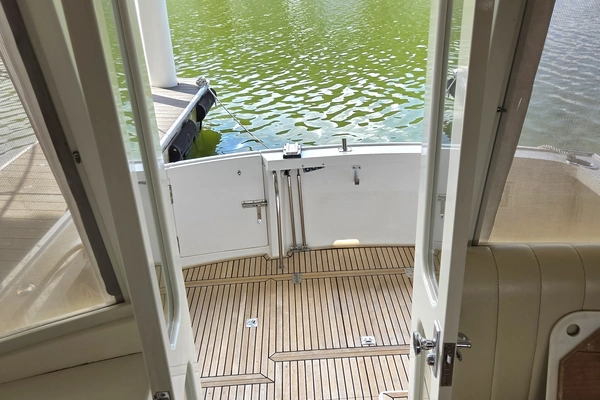 Grand Banks Eastbay 43 HX SX Yacht For Sale