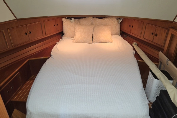 Grand Banks Eastbay 43 HX SX Yacht For Sale