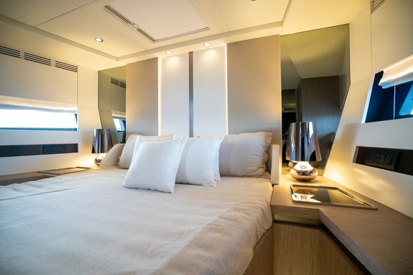 60ft Azimut Yacht For Sale