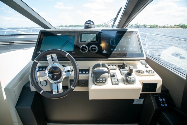 60ft Azimut Yacht For Sale