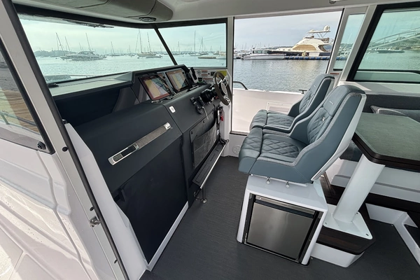 Axopar 37XC Cross Cabin Yacht For Sale
