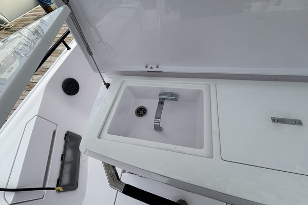 Clapboard Runner 37ft Axopar Yacht For Sale