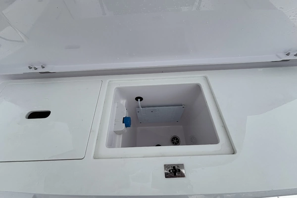 Axopar 37XC Cross Cabin Yacht For Sale