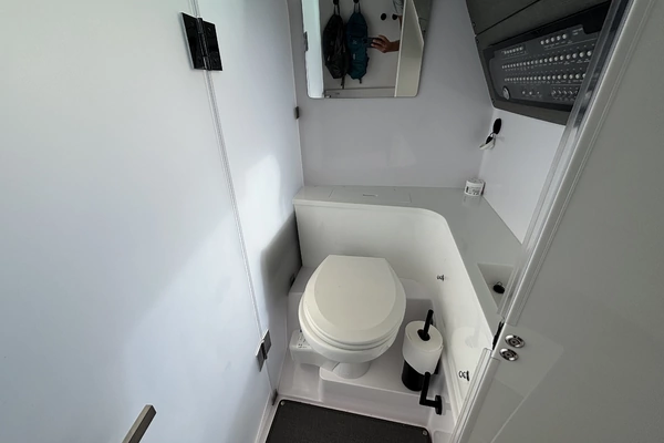 Axopar 37XC Cross Cabin Yacht For Sale