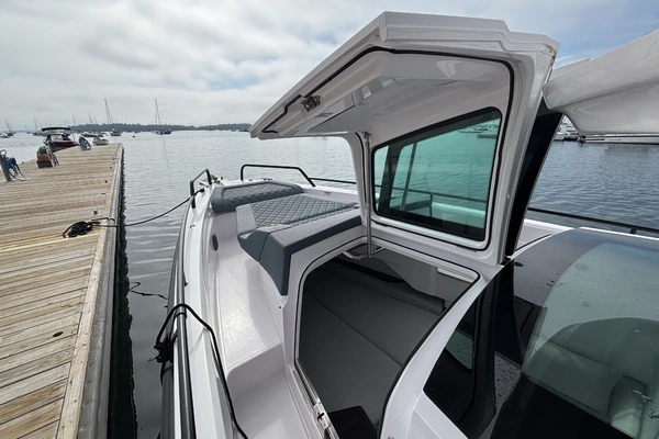 Axopar 37XC Cross Cabin Yacht For Sale
