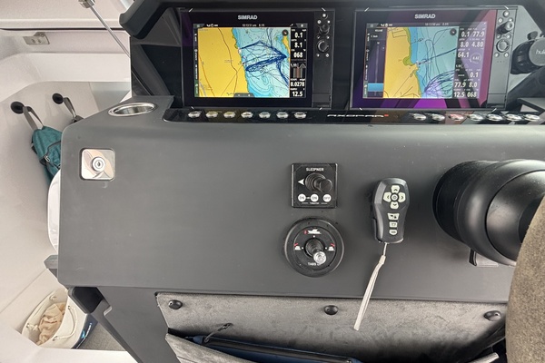 Clapboard Runner 37ft Axopar Yacht For Sale