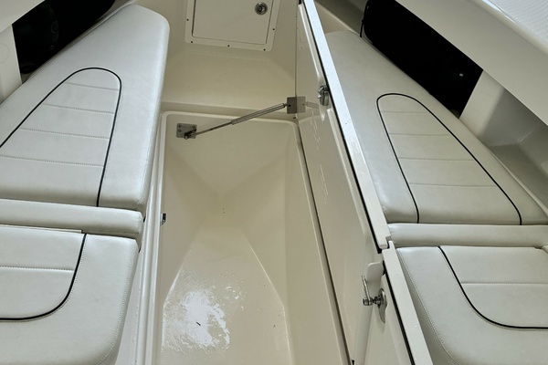 29ft SeaVee Yacht For Sale